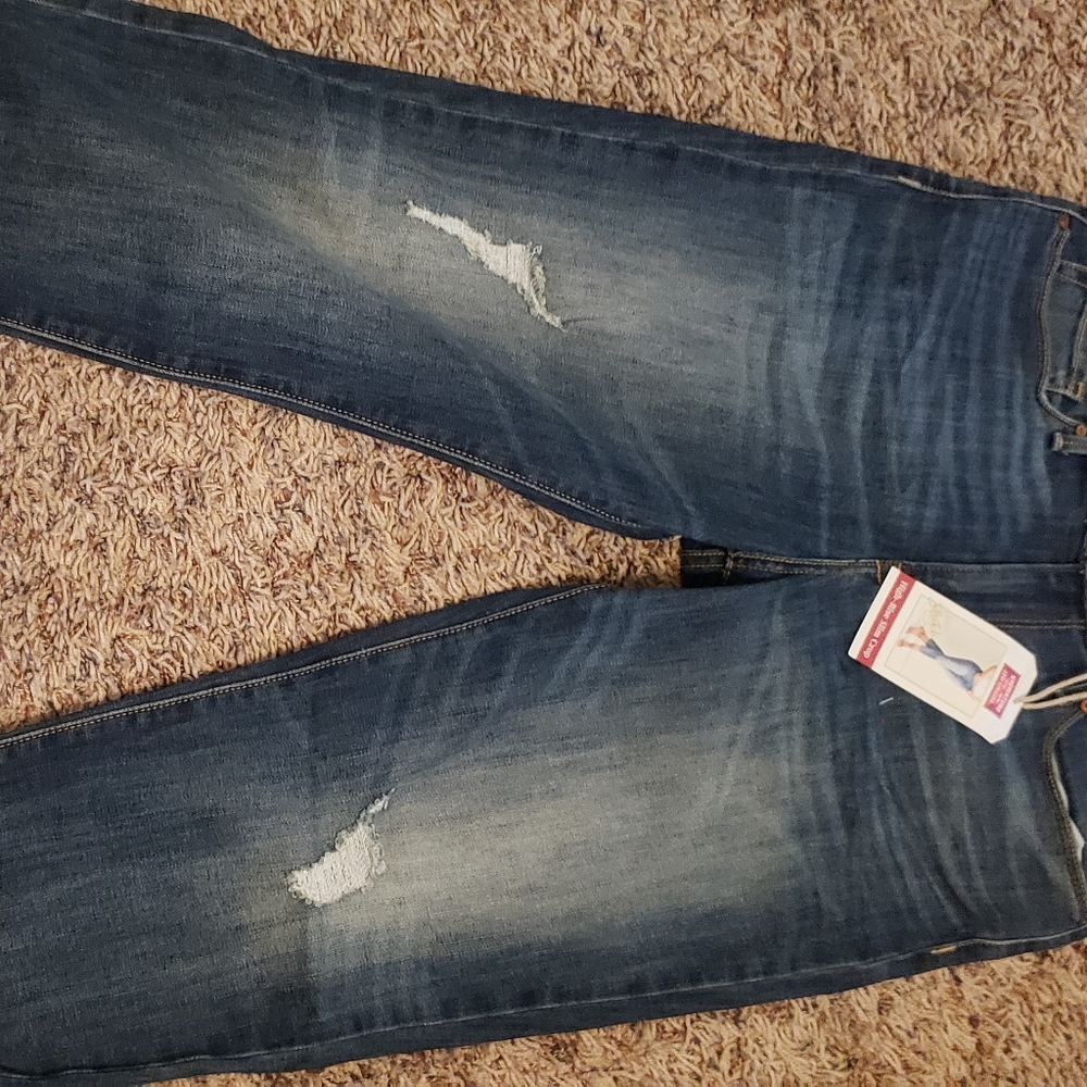 Levi Signature High Rise Slim Crop Jean size 10